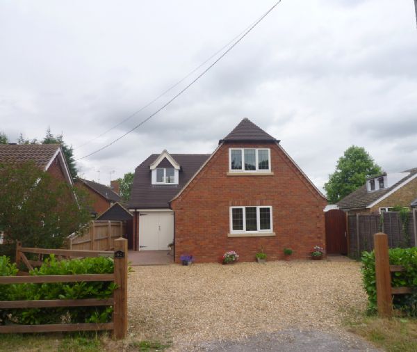 ASTON CLINTON - An individual three bedroom detached home which is situated in the heart of this popular Buckinghamshire village with easy access to all local amenities and schooling.� The property benefits from two large reception rooms, 18ft kitchen/breakfast room, gardens to both front and rear and garage. - Photo 1